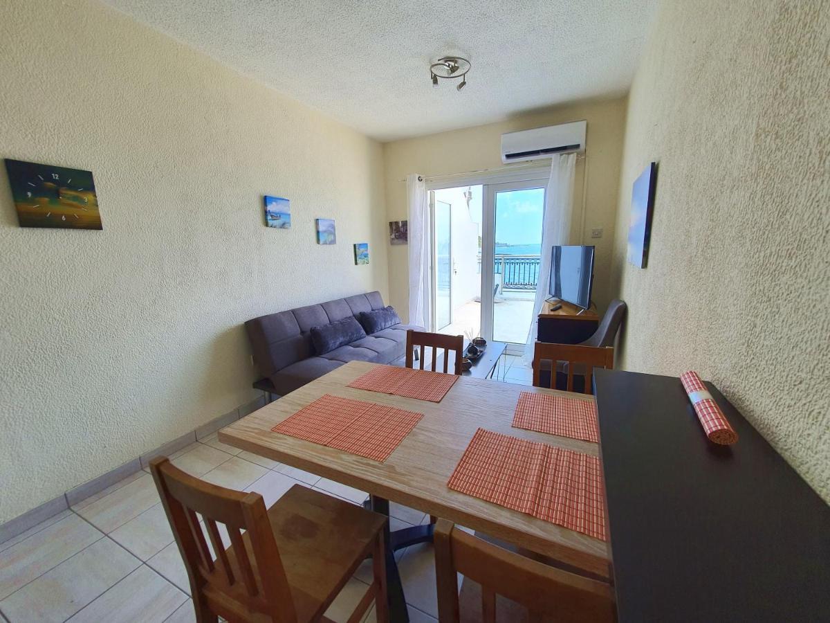 Poseidon 51 - Beachfront Two Bedroom Apartment Пафос Экстерьер фото