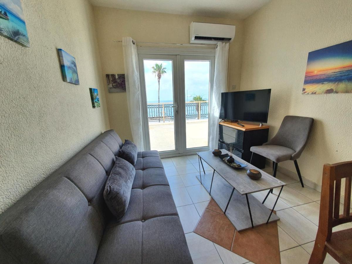 Poseidon 51 - Beachfront Two Bedroom Apartment Пафос Экстерьер фото